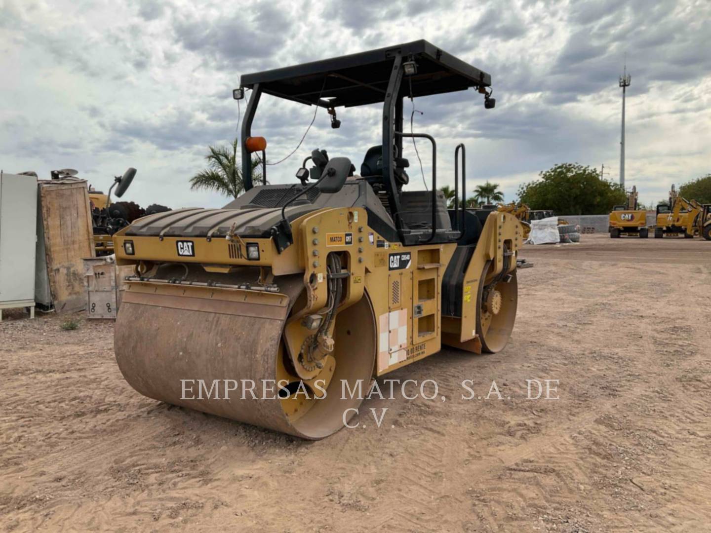 Caterpillar CB54B, Twin Drum Roller, 2200 hours, S/N: S4P00100, 2014 - Image 4