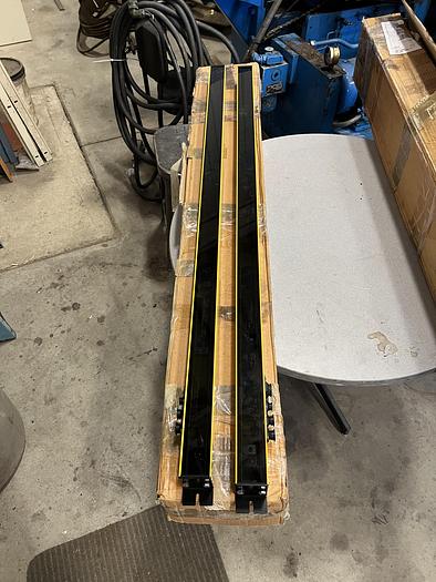 Light Curtain Set, Smartscan #083M1204, transmitter & receiver, about 50" length, new, 2012, #104824 (4 - Image 1