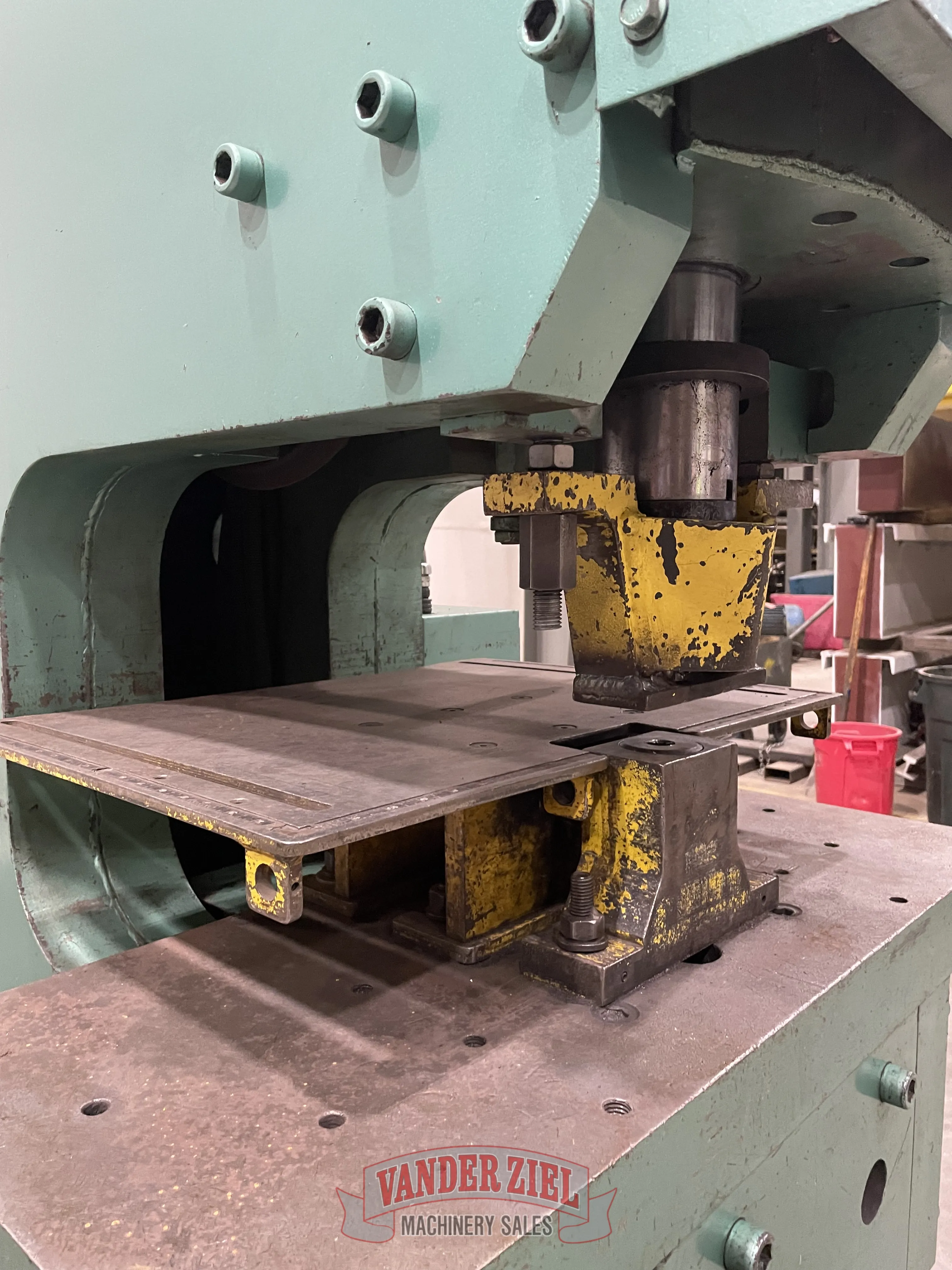 Piranha #P11-110, dual operator hydraulic ironworker, 110 ton, #15885 - Image 6