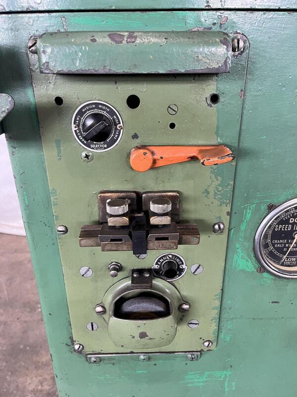 36" x 10" DoAll #V36, vertical bandsaw, 30-1/2" x 30-1/2" table, 1600 FPM, 1-1/4" x 192" blade - Image 5