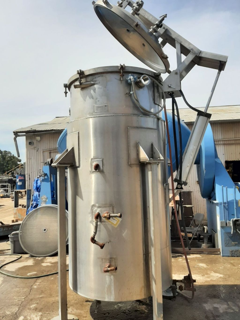 700 gallon Lee #700U, Stainless Steel tank, jacketed, 100 psi, 48" dia x 92" straight side, 1992 - Image 7