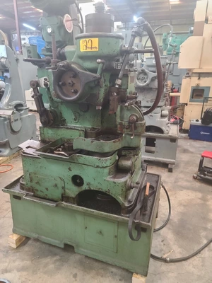 Fellows #72, vertical gear shaper, 1.5" stroke, 7" dia., pinion support, 5" riser, good condition, serial - Image 1