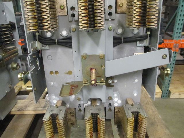 2000 Amps, General Electric, TC2020TTHE1R, 600 VAC, electrically operated, drawout - Image 5