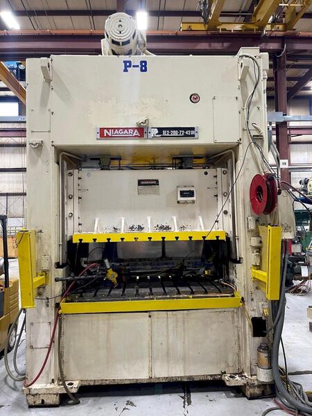200 Ton, Niagara #SE2-200-72-42UH, straight side mechanical press, 6" stroke, 28" Shut Height, 1995 - Image 4