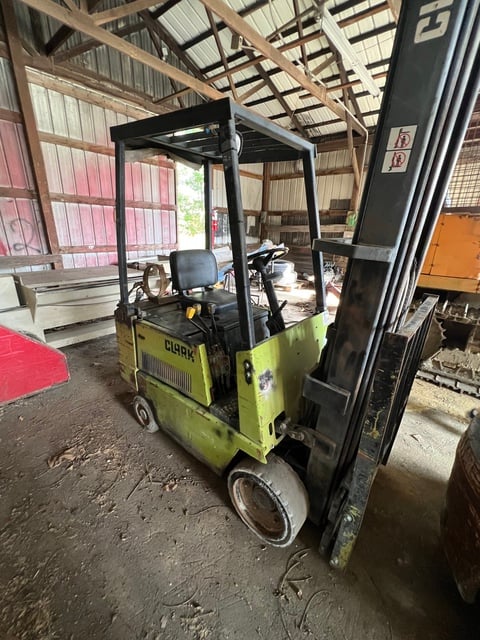 Clark, LP propane forklift, 9' mast - Image 1
