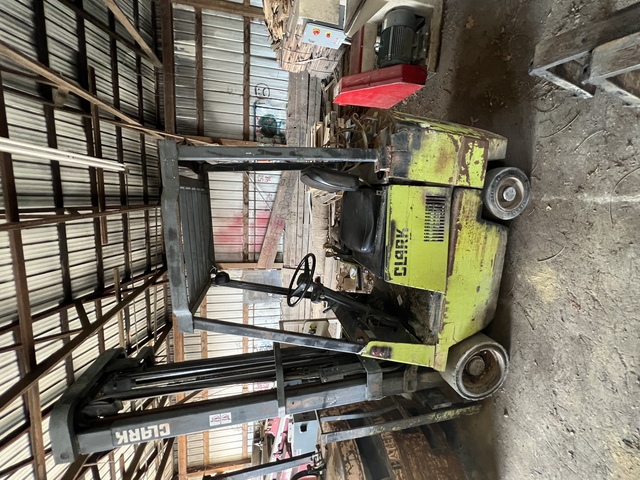 Clark, LP propane forklift, 9' mast - Image 3