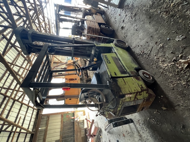 Clark, LP propane forklift, 9' mast - Image 5