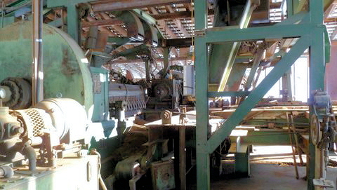 Cargate D-860, Venner Lathe, 8'-6" L x 5' diameter log, 4" inner spindle, 8" & 11" outer, 5' wheel, 6-knife - Image 4