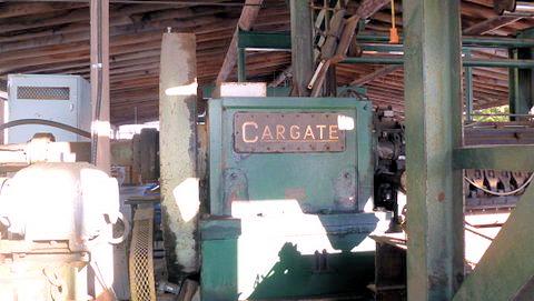 Cargate D-860, Venner Lathe, 8'-6" L x 5' diameter log, 4" inner spindle, 8" & 11" outer, 5' wheel, 6-knife - Image 7