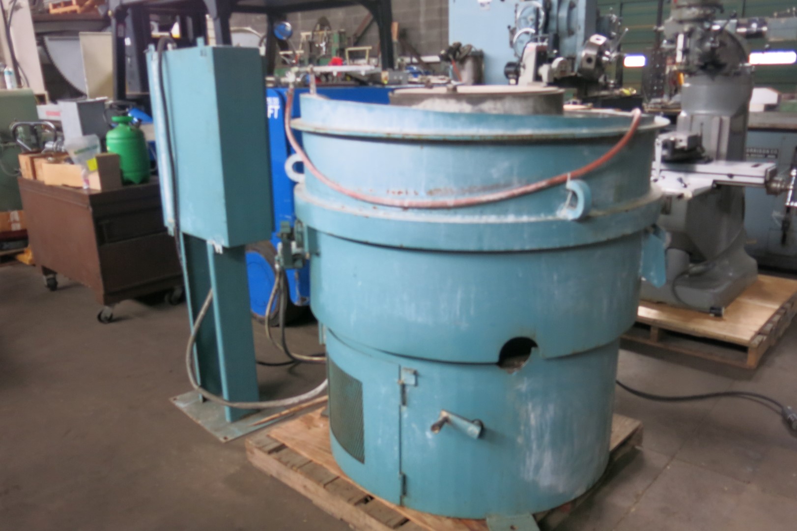 7 cu.ft. Automated Finishing #AB-7, vibratory finisher, 50" diameter x 48" H, 10" channel width - Image 2