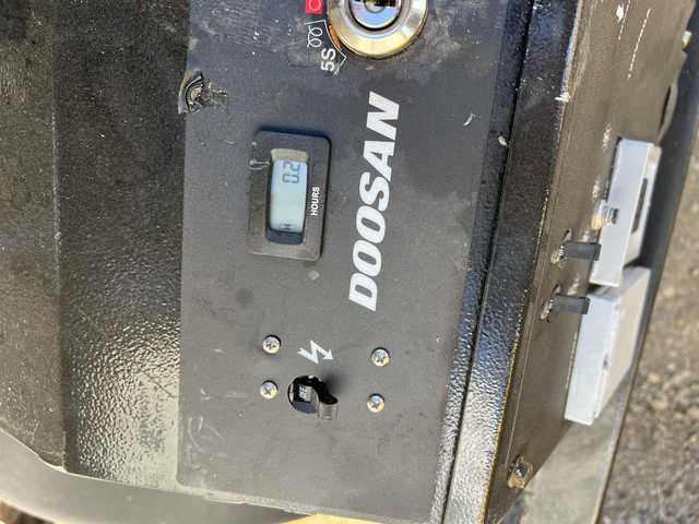 Daewoo Doosan #P185/HP150WDO-T4F, portable lighting with only .2 hours, 2021 - Image 3