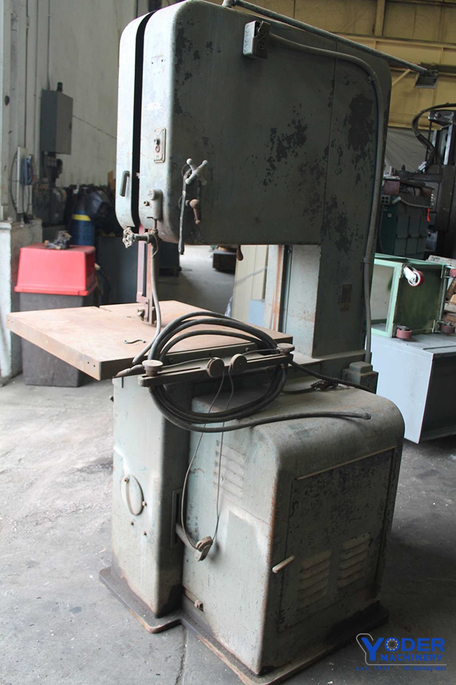 26" x 12" DoAll #V-26, vertical band saw, 0-1600 FPM, 1" W x 176" L blade, hydraulic piece puller - Image 4