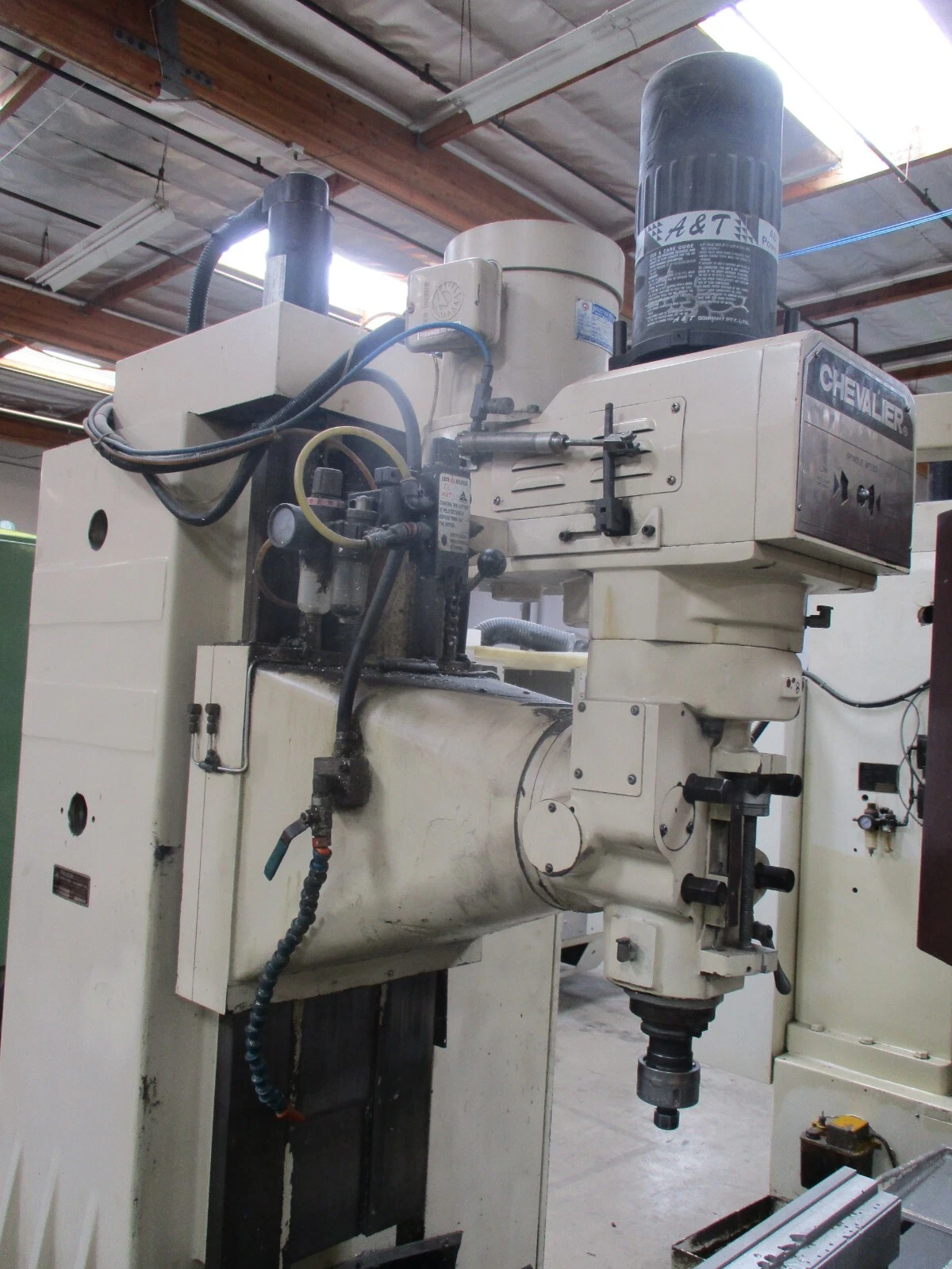 Chevalier Falcon #63R, heavy duty CNC knee mill with delta dynapath control - Image 4