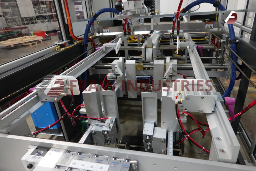 Wexxar #TF385, Servo driven tray former, 4 suction cup vacuum reciprocating pick & place, mounted on heavy - Image 2