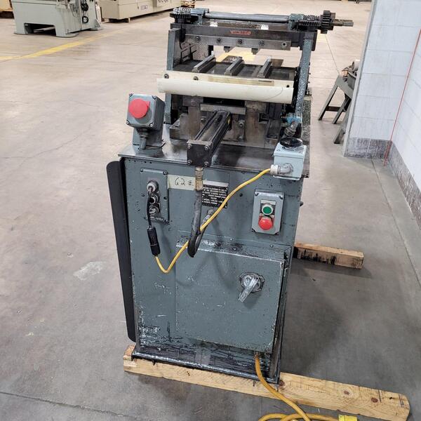 1/16" -1/2" Bertolette #300 Staight-O-Matic round parts straightener, 16" max length, 5 HP - Image 5