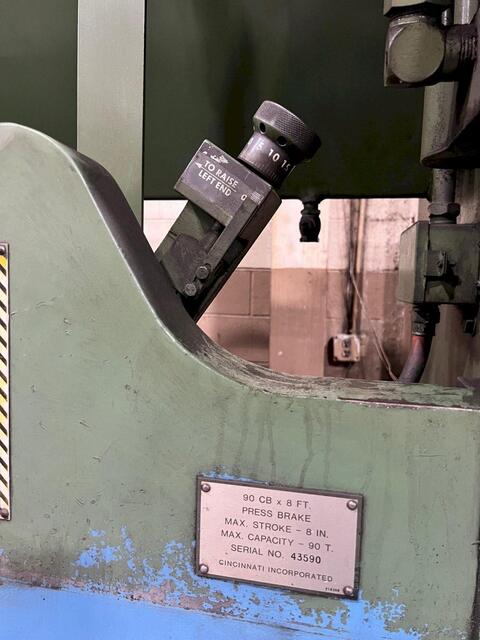 90 Ton, Cincinnati #90CBX8, hydraulic press brake, 10' overall, 8' 6-1/4" between housing, 8" stroke, 7" - Image 3