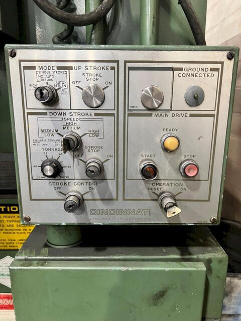 90 Ton, Cincinnati #90CBX8, hydraulic press brake, 10' overall, 8' 6-1/4" between housing, 8" stroke, 7" - Image 5