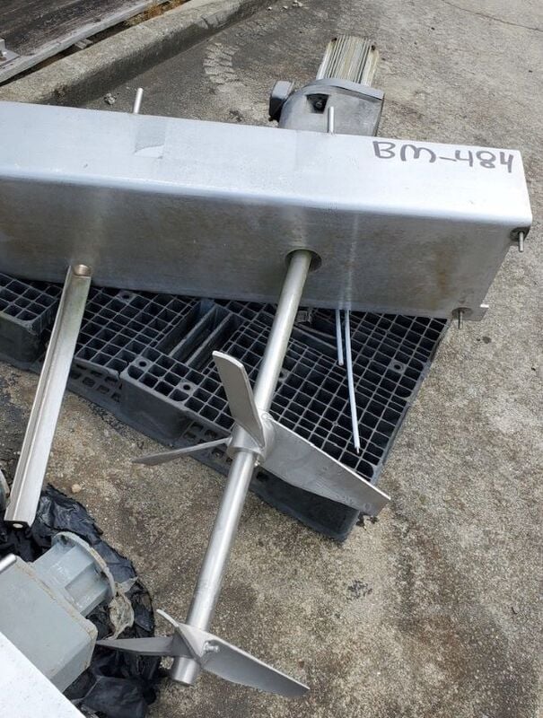 1.5 HP Lightnin #XLO-100D, Stainless Steel agitator mixer, 1725 RPM, 208-220/440 V., 2" diameter x 44" lght - Image 3