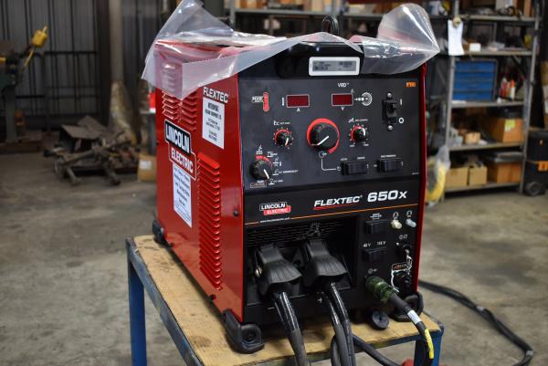 10' x 10' WeldWire Co., welding maniulator, 10' vertical lift, 10' horizontal reach, Lincoln subarc package - Image 3