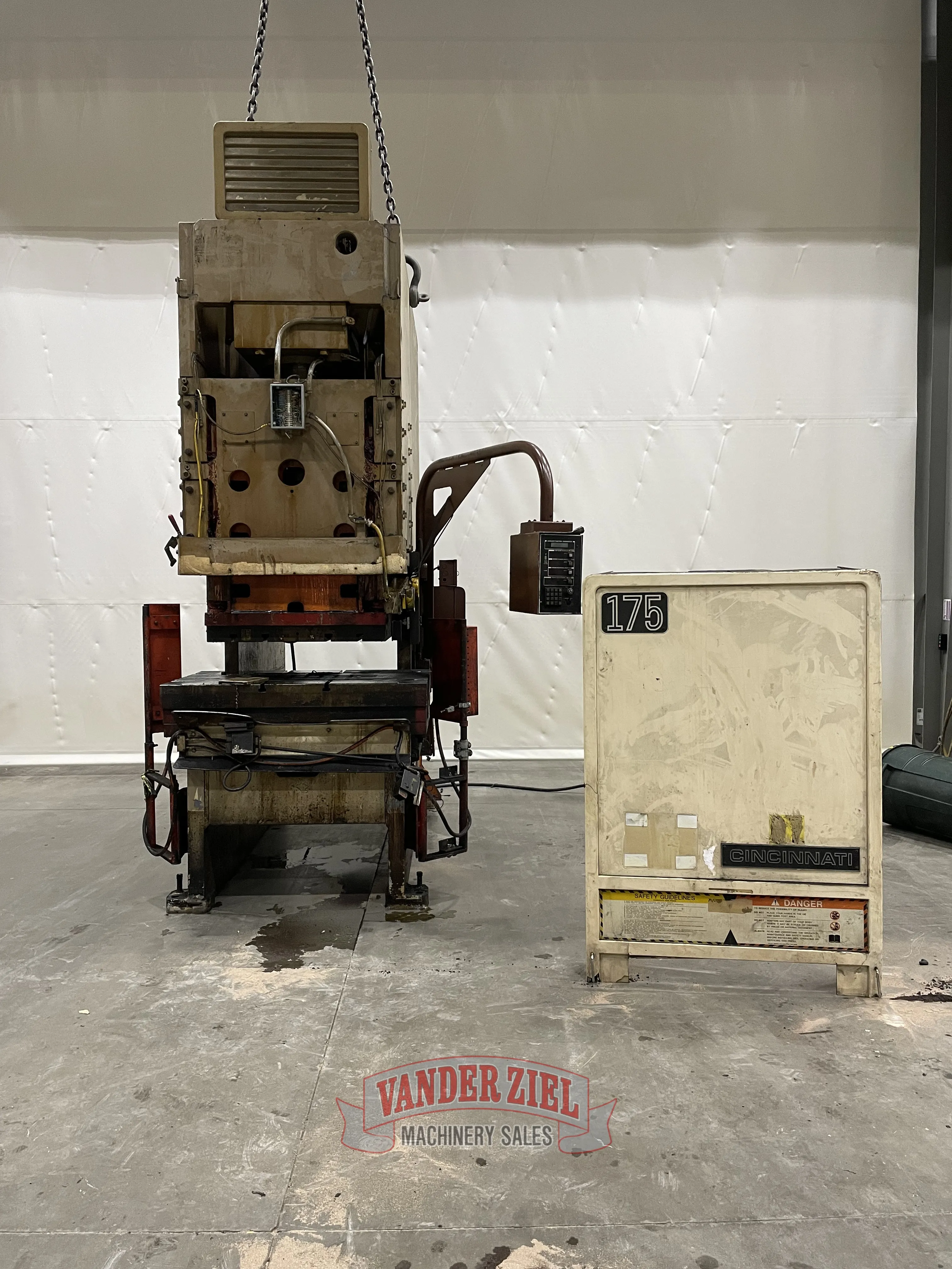 175 Ton, Cincinnati #175-OBS, hydraulic punch press, 10" stroke, 50" x30" bed, #15815 - Image 1