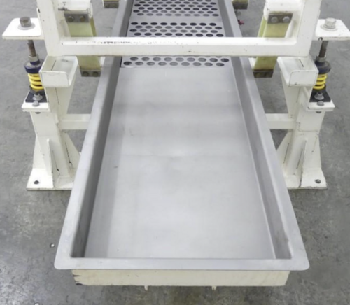 18" wide x 11' long, Deamco vibratory feeder, 4" deep, fiberglass springs - Image 4