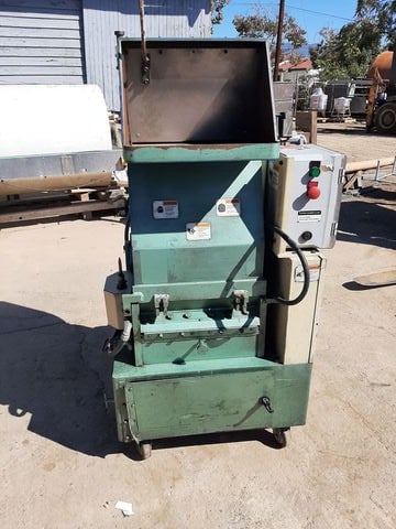 17" x 12" IMS #LP-187-SC, plastic grinder, includes 28" x18" x36" feed hopper, 15 HP - Image 2