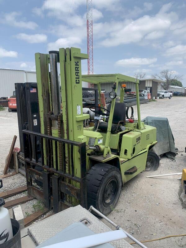 8925 lb. Clark #C500-Y100, forklift truck, 189" reach, 2-stage mast, 24" load center,S/N Y685-75-5195 - Image 1