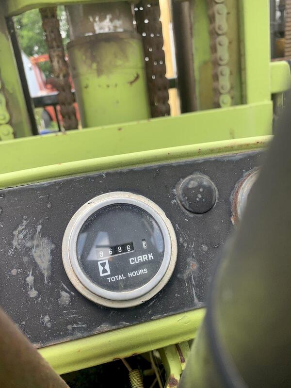 8925 lb. Clark #C500-Y100, forklift truck, 189" reach, 2-stage mast, 24" load center,S/N Y685-75-5195 - Image 3