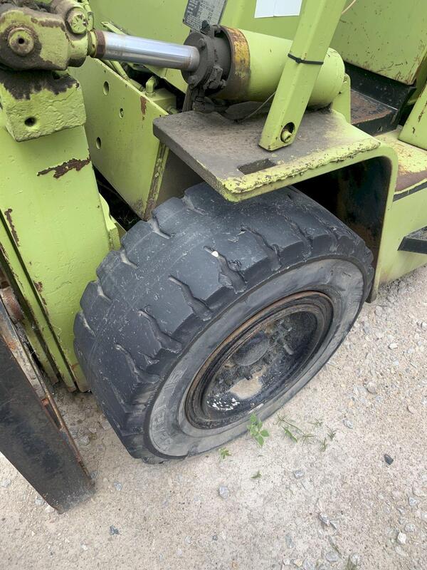 8925 lb. Clark #C500-Y100, forklift truck, 189" reach, 2-stage mast, 24" load center,S/N Y685-75-5195 - Image 4