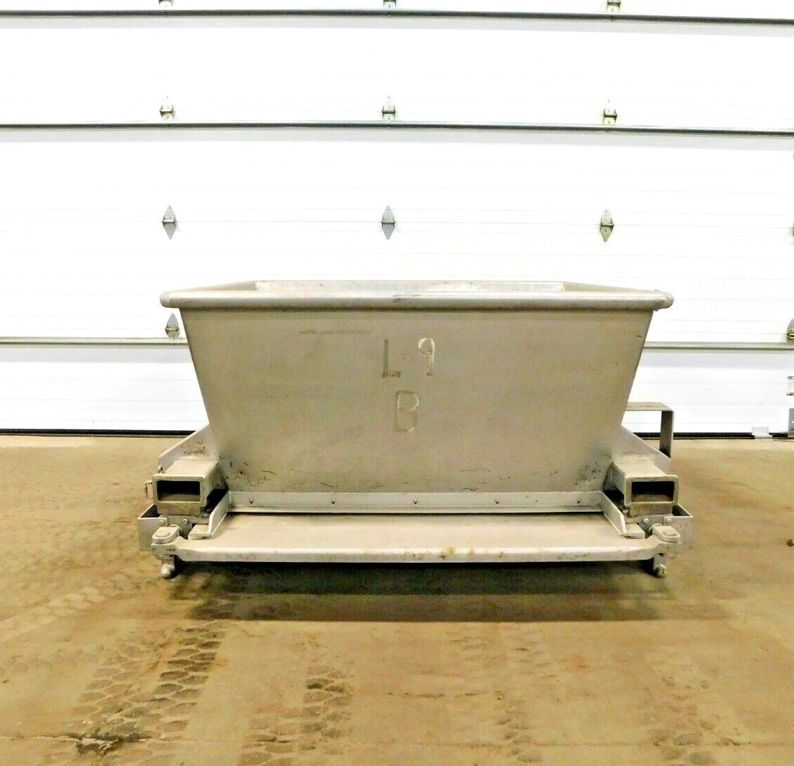 Stainless Hopper w/Pneumatic Slide Out Bottom Gate - Image 1