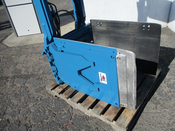 Rightline #LCVM003, forklift carton clamp attachment, 2500 lb - Image 2