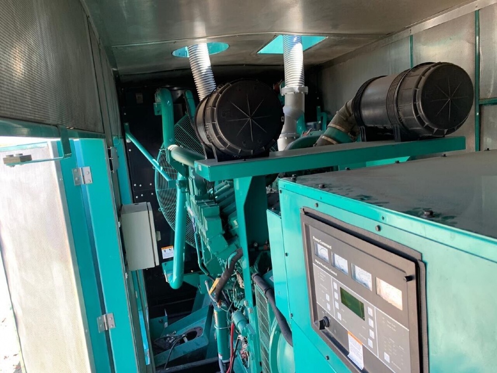 1000 KW Cummins #QST30, w/Super Quiet enclosure & base tank, low hours, load tested - Image 7
