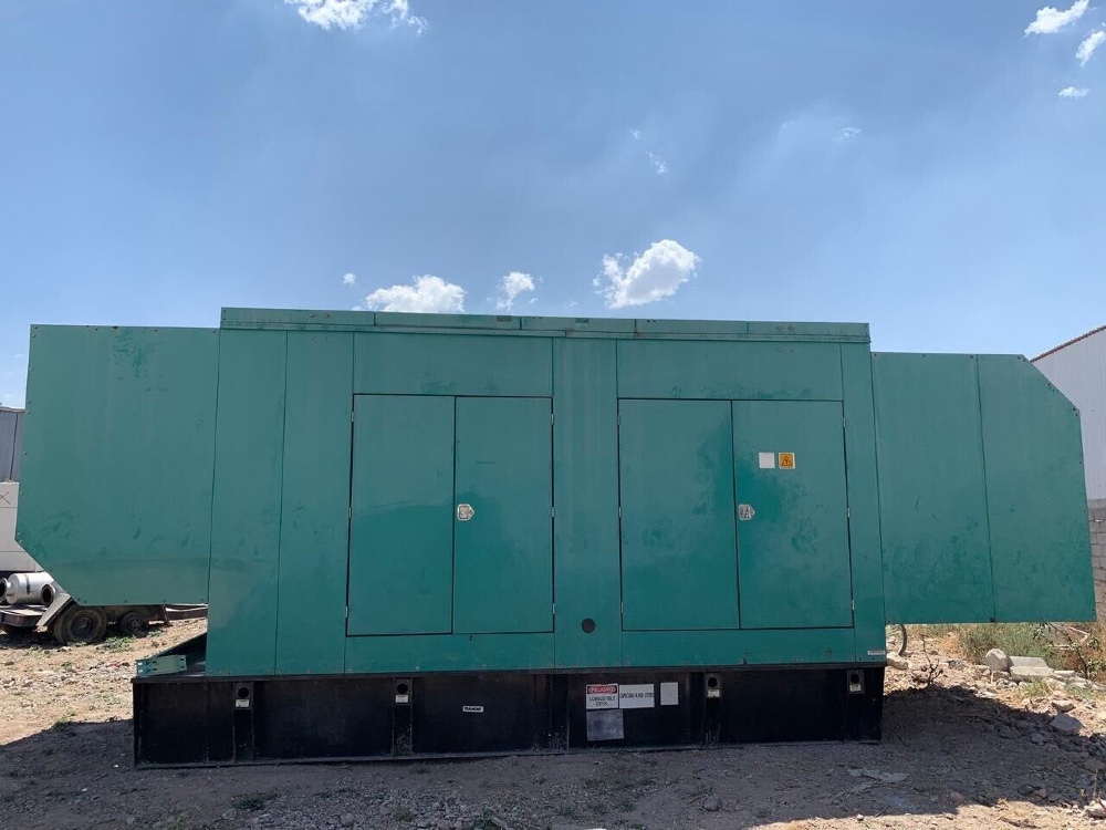 1000 KW Cummins #QST30, w/Super Quiet enclosure & base tank, low hours, load tested - Image 10