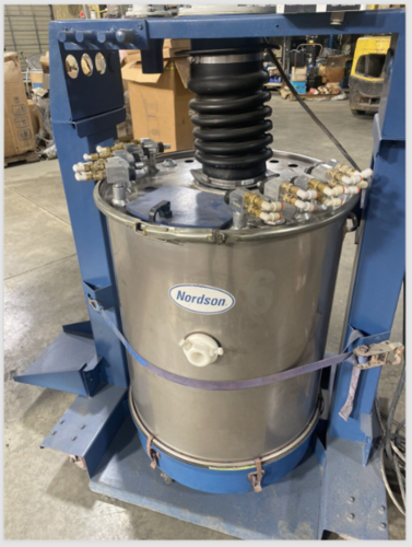 Nordson NHR 150lb Fluidizing Hopper w/ Cart, Azo Sieve & Accumulator, tested - Image 2