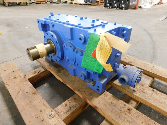 40 HP @ 1750 RPM, Sumitomo #PHA9035P3 Paramax 9000 gear reducer, 34.38 ratio, new - Image 5