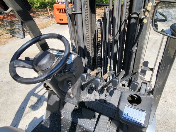 4060 lb. Nissan #MAP1F2A25LV, Forklift,Cushion Tires, LP Powered, Side Shift, 3 Stage Mast - Image 5