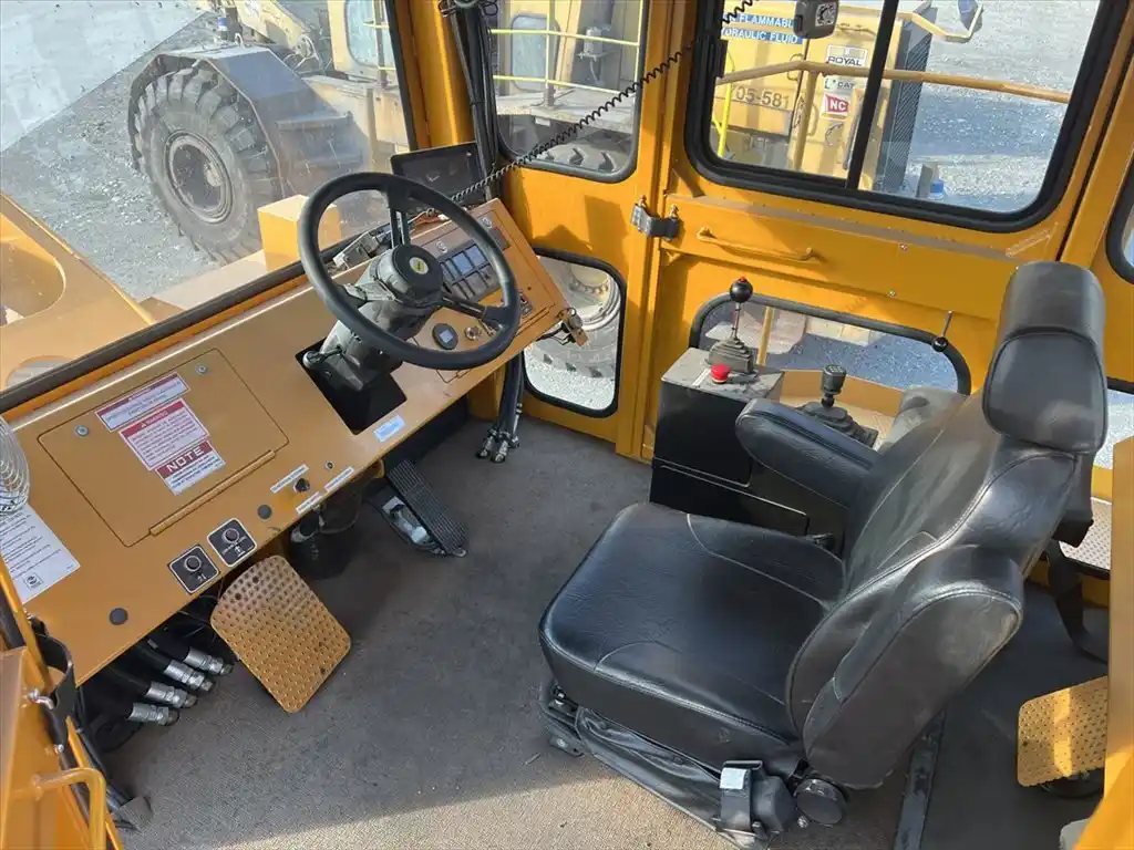 Royal #A-20 Haul Master crubicle hauler, 30000 lb. capacity, Cummins 6 cylinder diesel engine, 2015, S43800 - Image 7