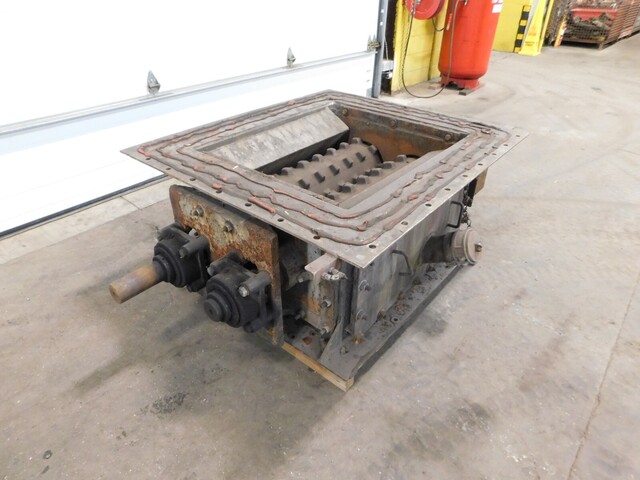 Dual twin roll crusher grinder, 30" x 34" opening, 6-3/4" x 3" shaft, 5-1/4" bolt to bolt center - Image 3