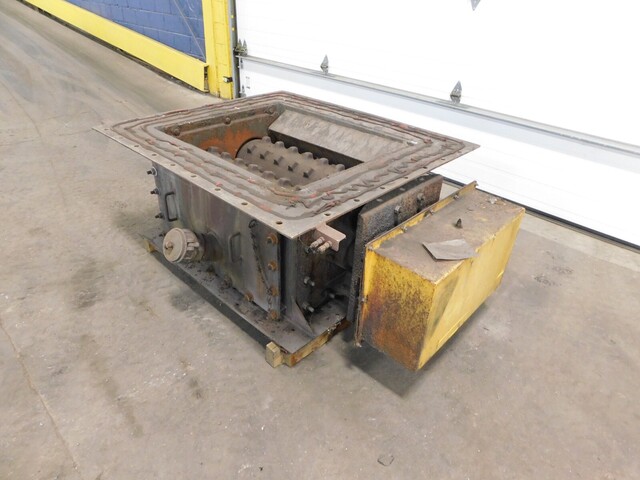 Dual twin roll crusher grinder, 30" x 34" opening, 6-3/4" x 3" shaft, 5-1/4" bolt to bolt center - Image 4