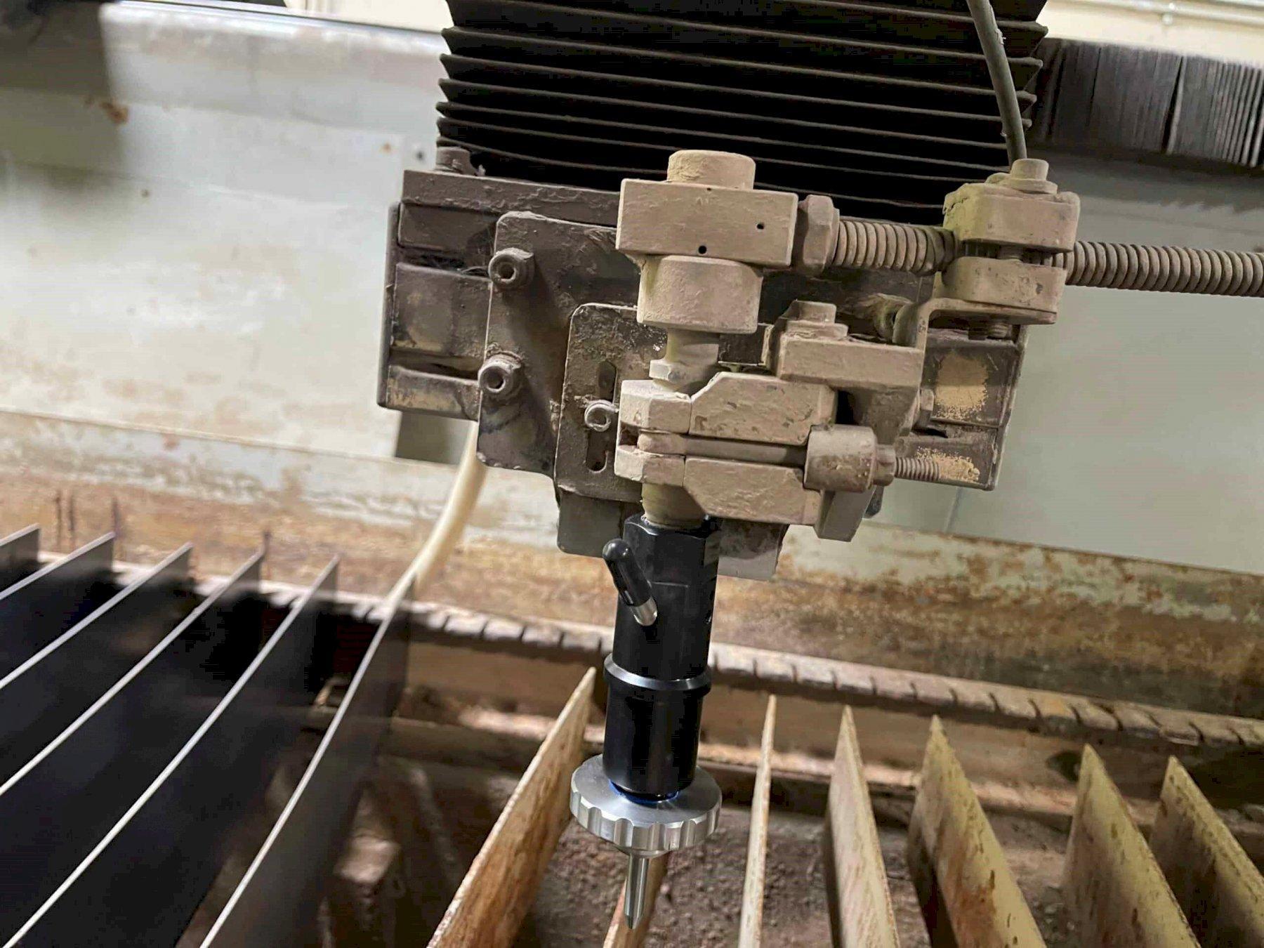 Flow #Mach-3-4020B, CNC waterjet cutting system, 6.5'x13.1' table, 50 HP, 87000 psi, Hyperjet intensifier - Image 5