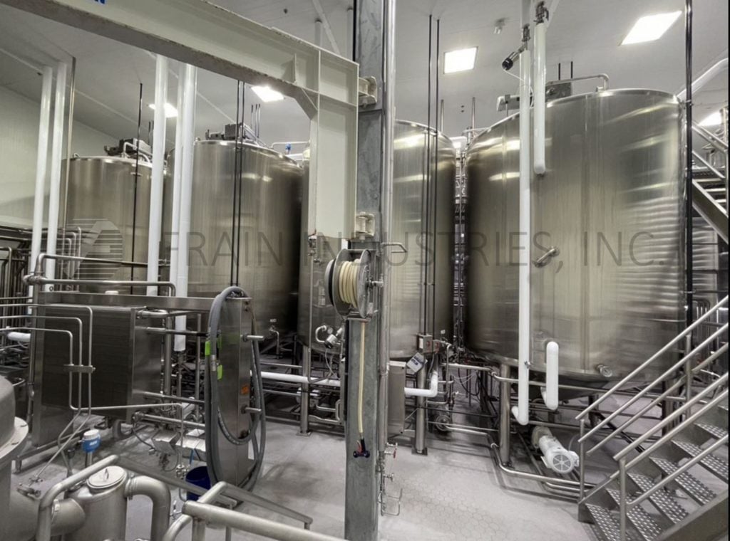 7500 gallon Feldmeier #7500JKT, Stainless Steel jacketed & insulated process tank, 120" dia., 144" straight - Image 1