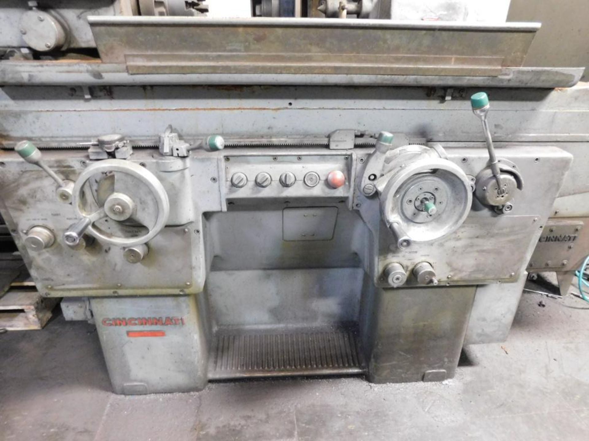 12" x 24" Cincinnati Milacron #DH, internal attach, tailstock, wheel dresser, 3-jaw chuck, pickfeed - Image 3