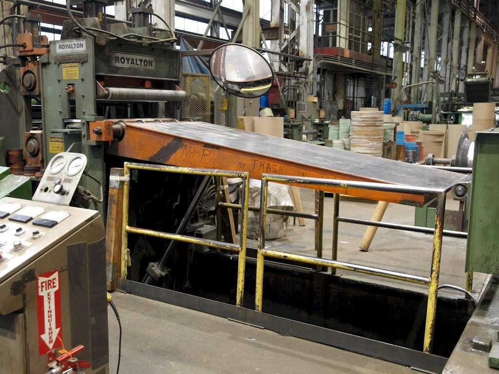 36" Paxson #36-30, driven slitting line, 30000 lb., entry coil car, uncoiler, peeler table, more - Image 6