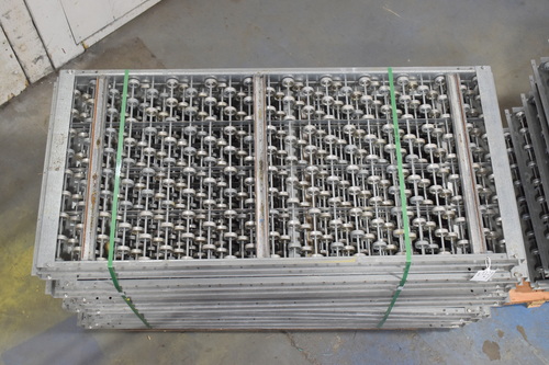 32" wide x 5.8' long, Gravity skate wheels conveyor roll-case, 26 sections - Image 1