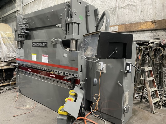 90 Ton, Cincinnati #90AF8, CNC Autoform hydraulic press brake, 10' overall, 102-1/2" between housing, 25 HP - Image 2