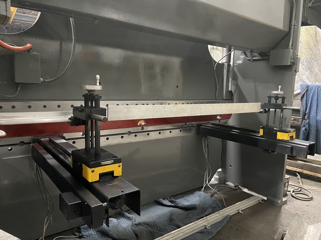 90 Ton, Cincinnati #90AF8, CNC Autoform hydraulic press brake, 10' overall, 102-1/2" between housing, 25 HP - Image 3