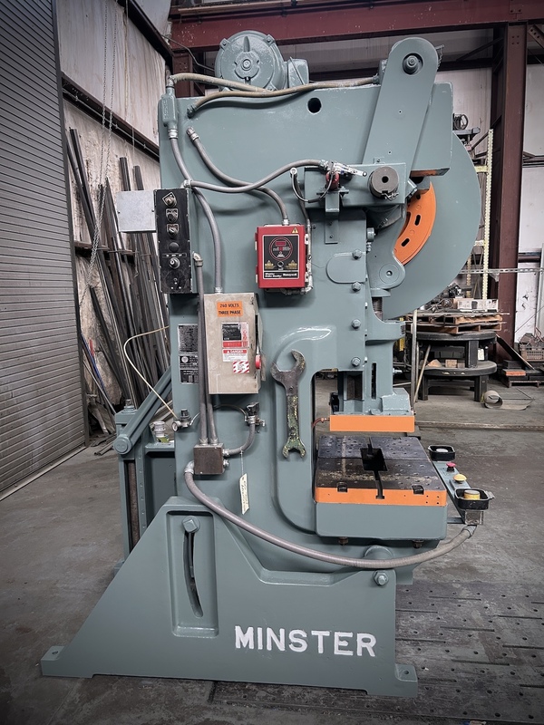 60 Ton, Minster #6, 4" stroke, 13" Shut Height, 32" x21"bed, 90 SPM, 3" adj.,air clutch, 1968 - Image 2