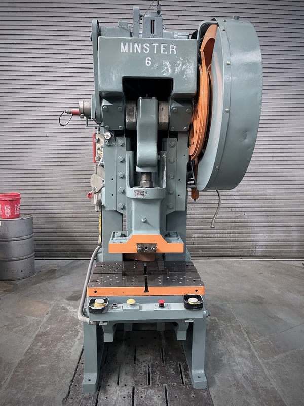 60 Ton, Minster #6, 4" stroke, 13" Shut Height, 32" x21"bed, 90 SPM, 3" adj.,air clutch, 1968 - Image 3