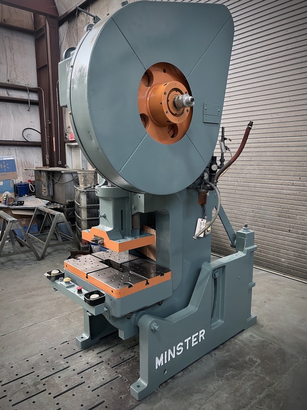 60 Ton, Minster #6, 4" stroke, 13" Shut Height, 32" x21"bed, 90 SPM, 3" adj.,air clutch, 1968 - Image 4
