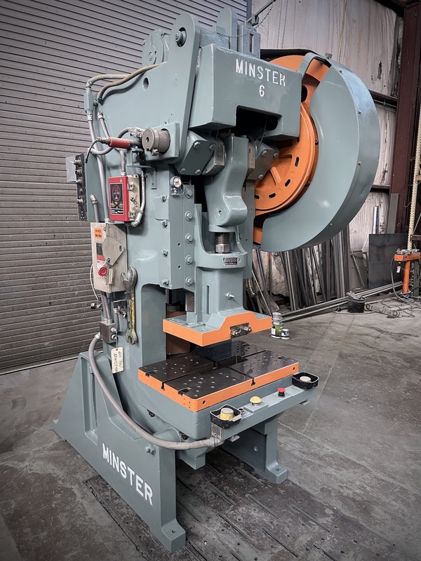 60 Ton, Minster #6, 4" stroke, 13" Shut Height, 32" x21"bed, 90 SPM, 3" adj.,air clutch, 1968 - Image 5